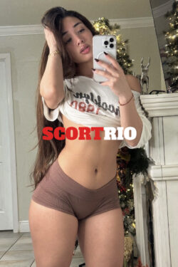 Acompanhante Yasmin Colombiana 20 anos em Copacabana - RJ